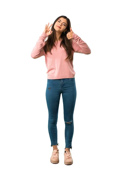 Bir Genç Kız Pembe Gömlek Gösteren Işareti Ile Jest Bir — Stok fotoğraf