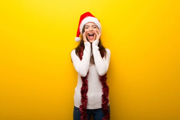 Adolescente Menina Celebrando Natal Feriados Gritando Com Boca Bem Aberta — Fotografia de Stock