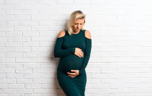 Ładna Blondynka Kobieta Ciąży — Zdjęcie stockowe