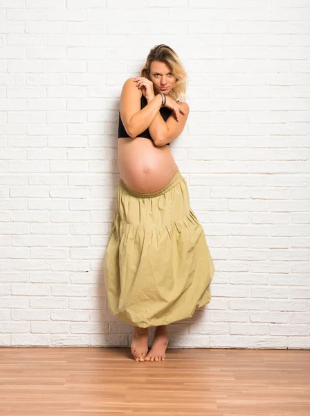 Ładna Blondynka Kobieta Ciąży — Zdjęcie stockowe