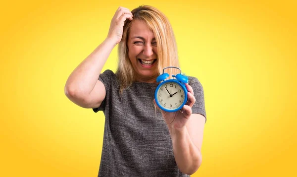 Donna Bionda Mezza Età Irrequieta Perché Diventato Tardi Tenendo Sveglia — Foto Stock