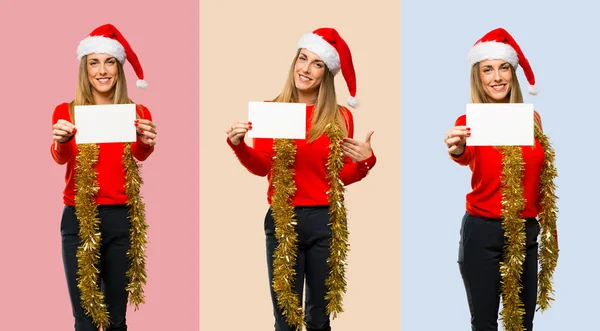 Uppsättning Blond Kvinna Klädde Upp För Jul Och Nyårshelgerna Håller — Stockfoto