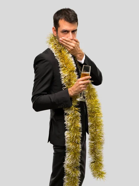 Чоловік Шампанським Святкує Новий 2019 Рік Покриваючи Рот Руками Щоб — стокове фото