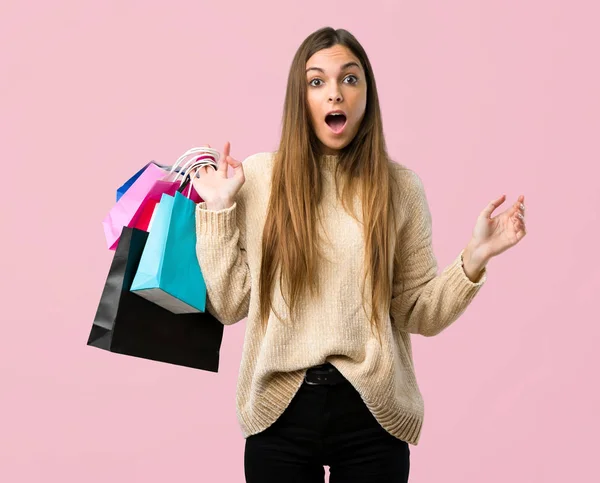 Chica Joven Con Bolsas Compras Con Sorpresa Expresión Facial Impactada — Foto de Stock