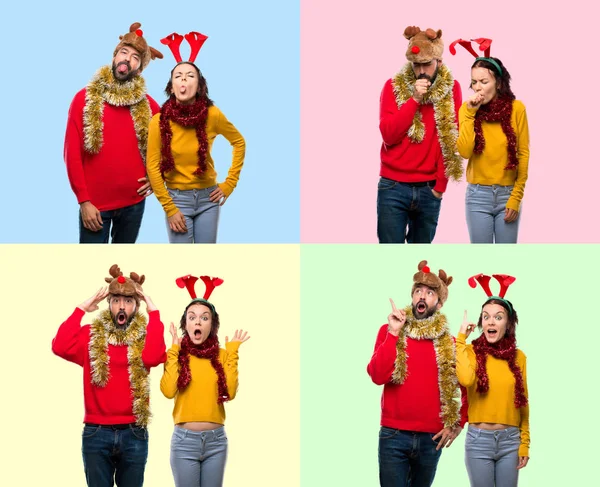 Conjunto Casal Vestido Para Feriados Natal Mostrando Língua Fazendo Gesto — Fotografia de Stock