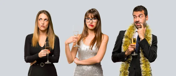 Grup Yeni Yıl 2019 Sahip Kutluyor Şampanya Ile Insan Ararken — Stok fotoğraf