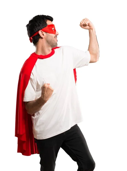 Superhero Człowiek Maska Czerwony Cape Świętuje Zwycięstwo Pozycji Zwycięzcy Białym — Zdjęcie stockowe