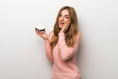 Nemlendirici ile genç kız