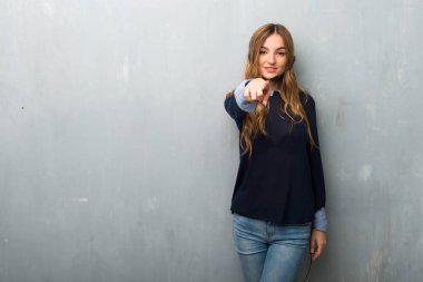 Telemarketer kadın puan parmak size emin bir ifade ile