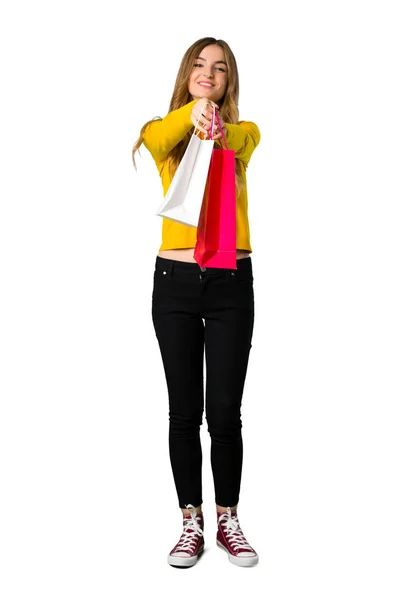 Una Foto Completa Una Chica Joven Con Suéter Amarillo Sosteniendo — Foto de Stock
