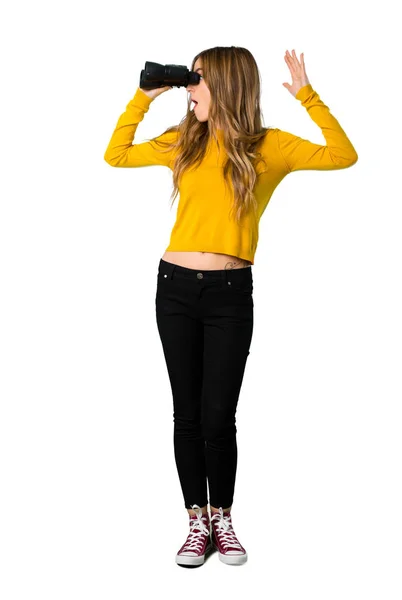 Eine Ganzkörperaufnahme Eines Jungen Mädchens Mit Gelbem Pullover Das Mit — Stockfoto