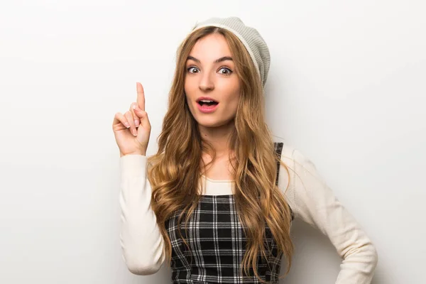 Mujer Moda Con Sombrero Pensando Una Idea Apuntando Dedo Hacia — Foto de Stock