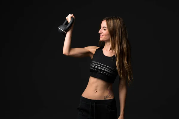 Mulher Esporte Com Kettlebell Fundo Escuro — Fotografia de Stock