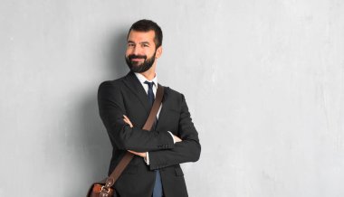 İşadamı ön konumda geçti silah tutmak sakallı