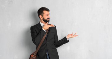 Yanına gelmek için davet için işadamı ile sakal uzanan eller