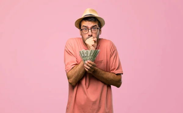 Hombre Con Muchos Billetes Mantiene Palma Unida Persona Pide Algo — Foto de Stock