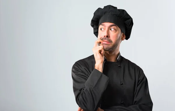 Chef Homem Uniforme Preto Com Dúvidas Com Expressão Facial Confusa — Fotografia de Stock