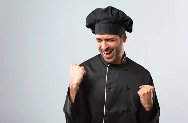 Chef Homem Uniforme Preto Comemorando Uma Vitória Feliz Por Ter — Fotografia de Stock