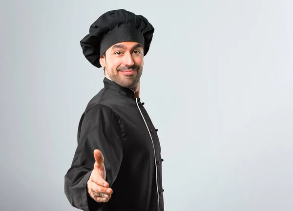 Chef Homem Preto Uniforme Handshaking Depois Bom Negócio Fundo Cinza — Fotografia de Stock