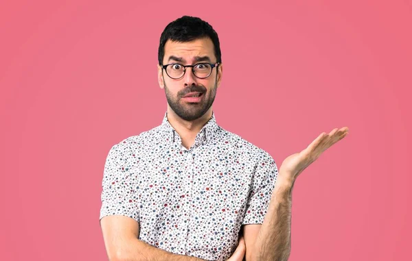 Schöner Mann Mit Brille Unglücklich Und Frustriert Über Irgendetwas Negativer — Stockfoto
