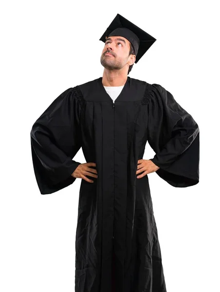 Man Dag Van Zijn Afstuderen Universiteit Stand Opzoeken Geïsoleerde Witte — Stockfoto