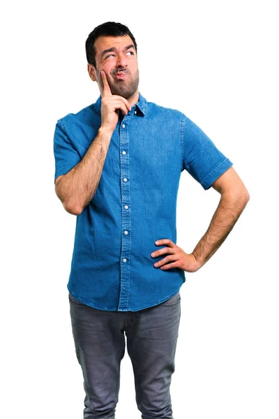 Yakışıklı Adam Mavi Gömlek Şüpheleri Karıştırmayın Yüz Ifadesi Ile — Stok fotoğraf