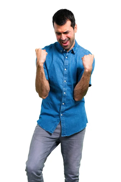 Beau Homme Avec Chemise Bleue Célébrant Une Victoire — Photo