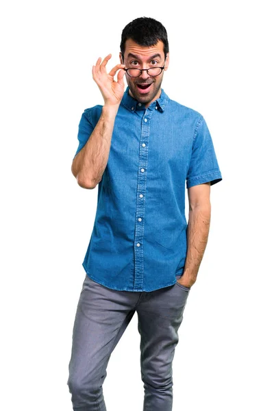Красивый Мужчина Синей Рубашке Очках — стоковое фото