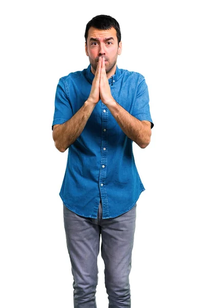 Bonito Homem Com Camisa Azul Implorando — Fotografia de Stock