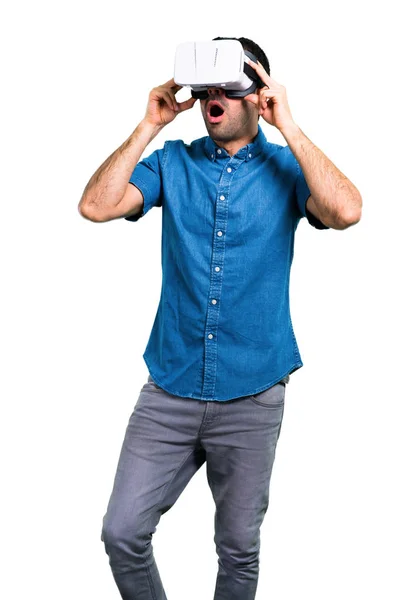 Knappe Man Met Een Blauw Shirt Met Behulp Van Bril — Stockfoto