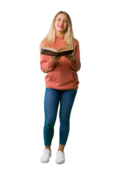 Uma Foto Completa Uma Jovem Segurando Livro Dando Alguém Fundo — Fotografia de Stock