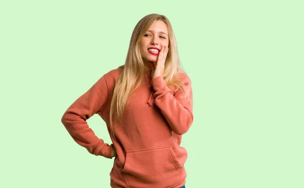 Menina Com Dor Dente Fundo Verde — Fotografia de Stock