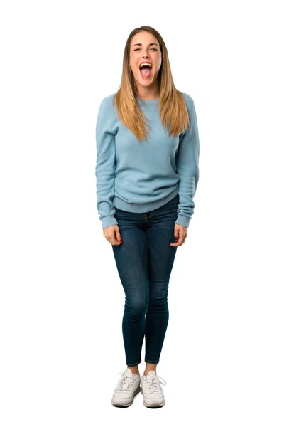 Corpo Inteiro Mulher Loira Com Camisa Azul Gritando Para Frente — Fotografia de Stock