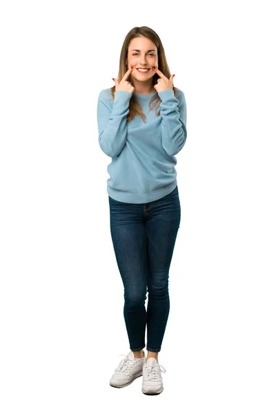 Volledige Lichaam Van Blonde Vrouw Met Blauwe Shirt Glimlachend Met — Stockfoto
