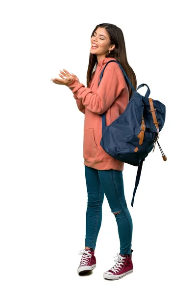 Uma Foto Completa Uma Adolescente Com Camisola Mochila Aplaudindo Após — Fotografia de Stock