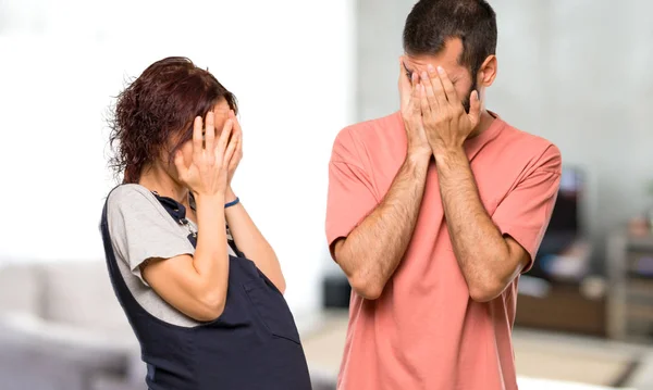 Couple Pregnant Woman Covering Eyes Hands Looking Fingers House — Stock Photo, Image