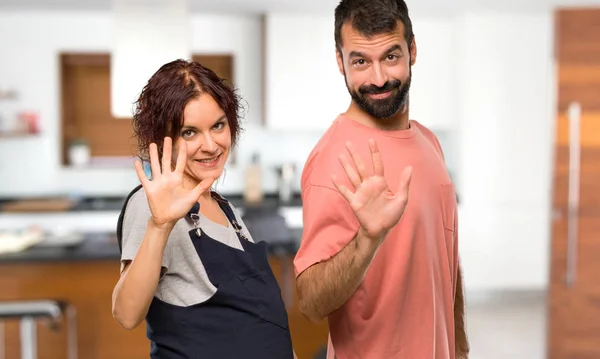 Couple Pregnant Woman Counting Five Fingers House — Stock Photo, Image