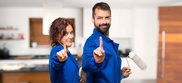 Målarna Visar Och Lyfta Ett Finger Tecken Det Bästa Huset — Stockfoto