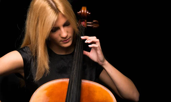 Chica Joven Tocando Violonchelo Sobre Fondo Negro Aislado — Foto de Stock