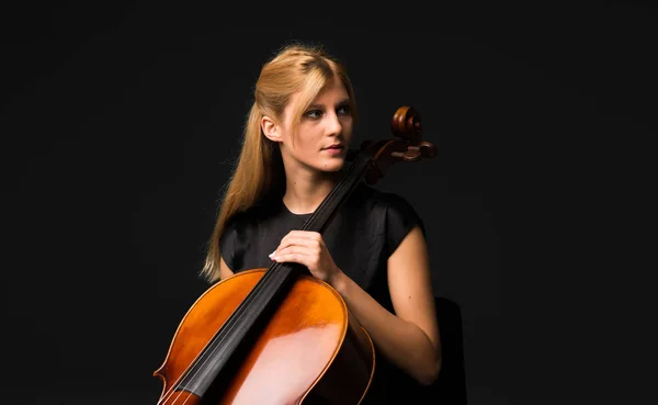 Jong Meisje Spelen Van Cello Geïsoleerde Zwarte Achtergrond — Stockfoto