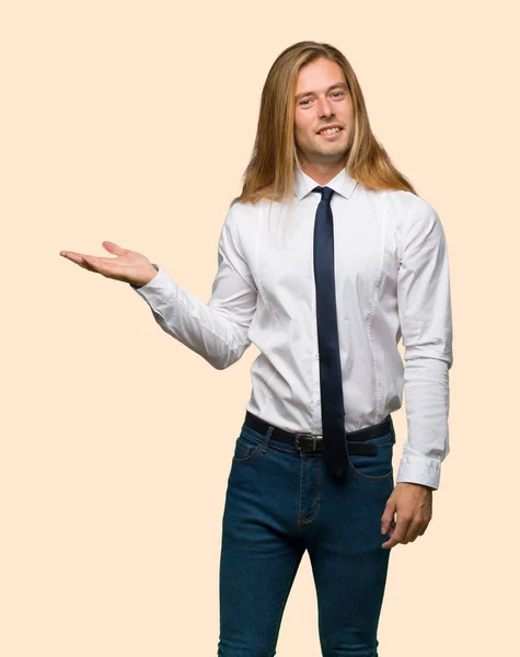 Blond Businessman Long Hair Presenting Idea While Looking Smiling Isolated — Stock Photo, Image