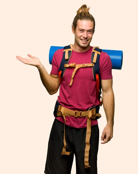 Hiker Man Mountain Backpacker Holding Copyspace Imaginary Palm Insert Isolated — Stock Photo, Image