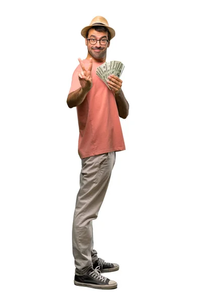 Hombre Sosteniendo Muchos Billetes Sonriendo Mostrando Signo Victoria Sobre Fondo —  Fotos de Stock