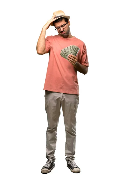 Homem Segurando Muitas Contas Infeliz Frustrado Com Algo Fundo Branco — Fotografia de Stock