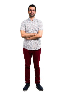 Gözlüklü silah tutmak yakışıklı adam geçti