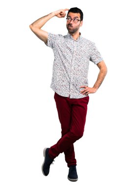 Yakışıklı adam gözlüklü şüpheleri ve karıştırmayın yüz ifadesi ile