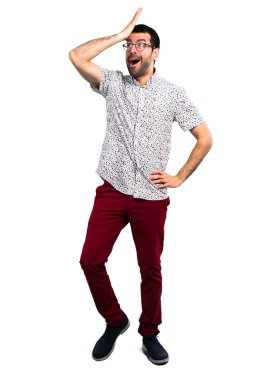 Gözlüklü anlar çözüm isteyen yakışıklı adam