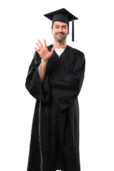 Man Zijn Graduatie Dag Universiteit Tellen Vijf Met Vingers — Stockfoto