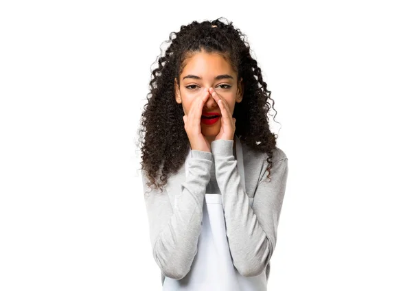 Jeune Fille Avec Tablier Criant Avec Bouche Large Fond Blanc — Photo