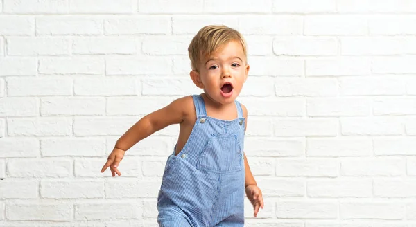 Adorable Petit Bébé Intérieur — Photo